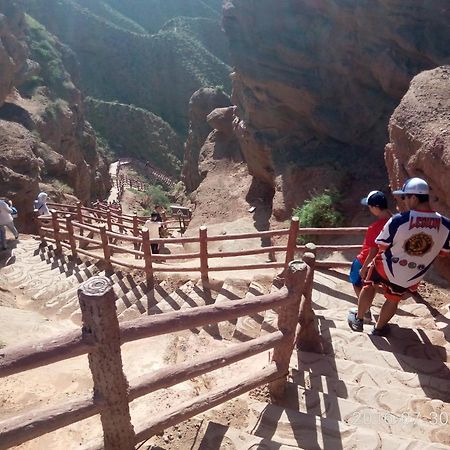 The Silk Road Travelers Hostel Zhangye Esterno foto