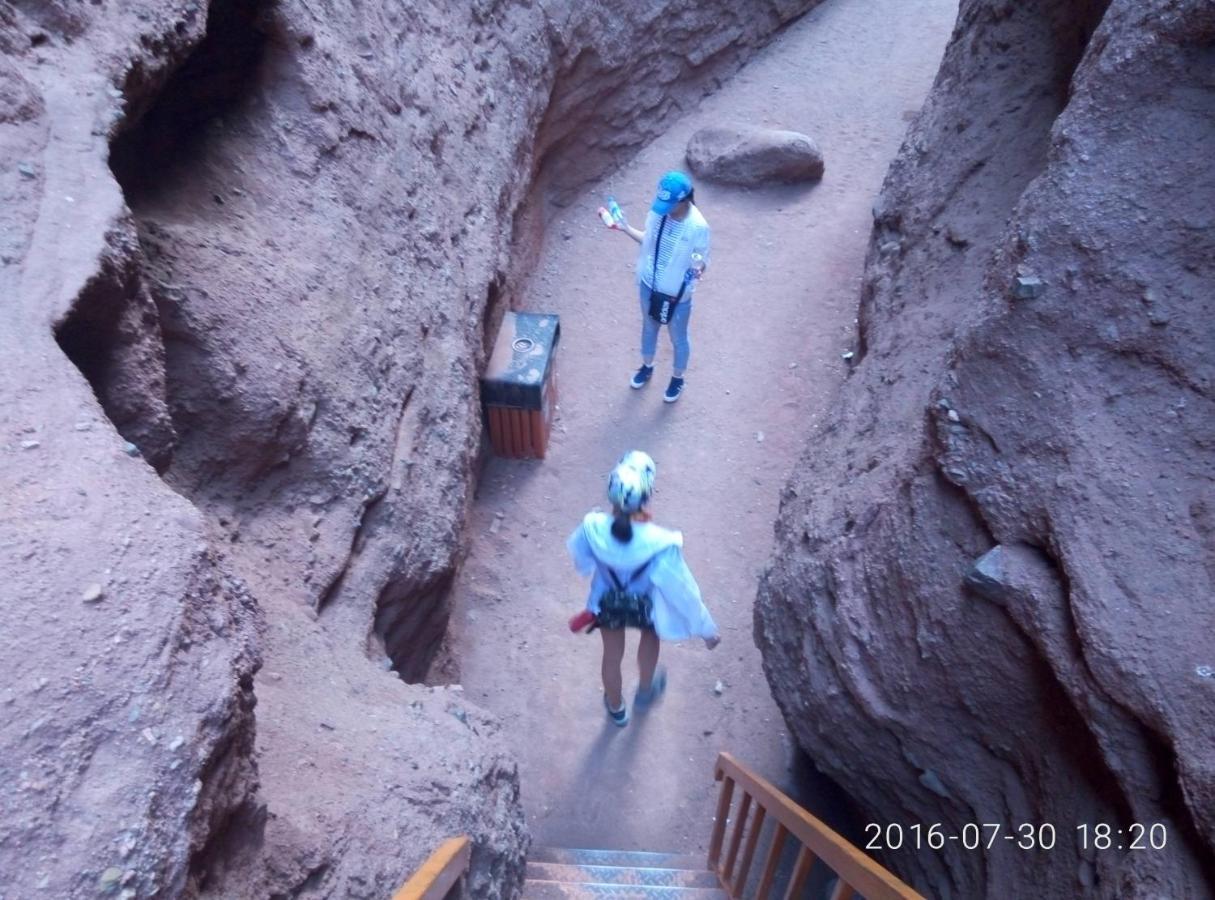The Silk Road Travelers Hostel Zhangye Esterno foto